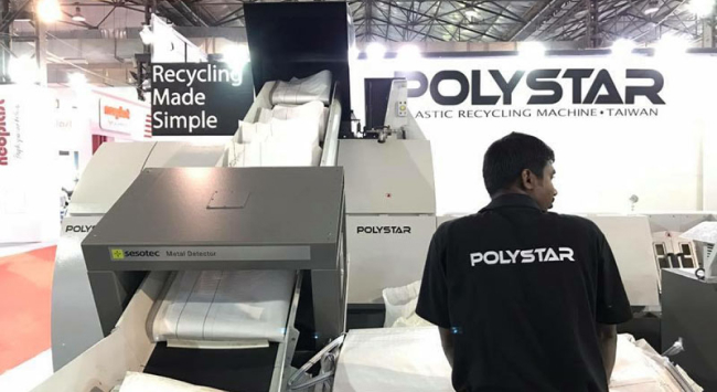 Shredder plastic recycling machine at Plastivision India 2017